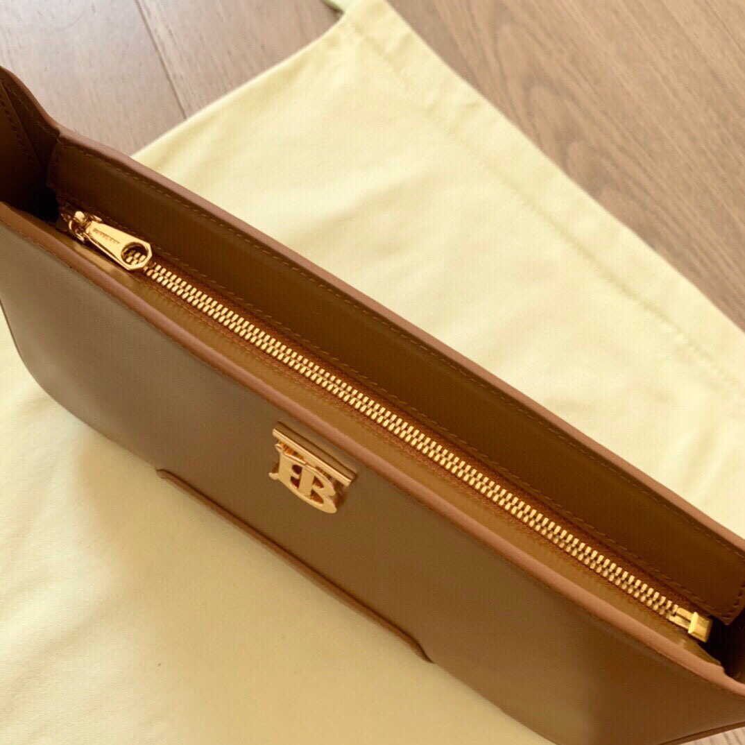 Burberry Armpit Bag-28X14X5CM