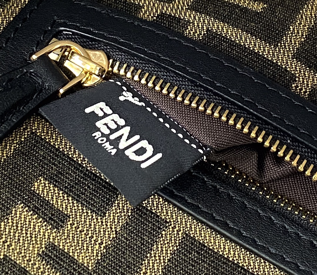 FendI Medium Baguette Bag-26x15x4CM