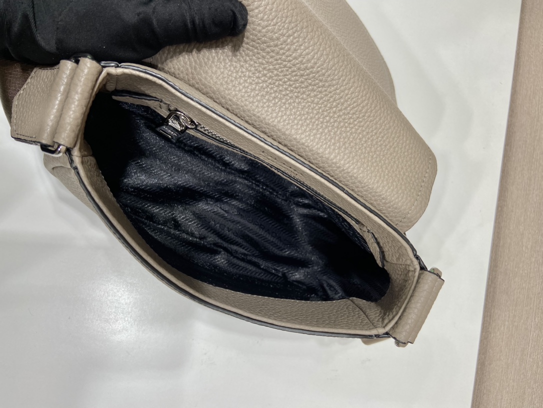 Prada 1BD293 Crossbody Bag -24*17*9.5CM