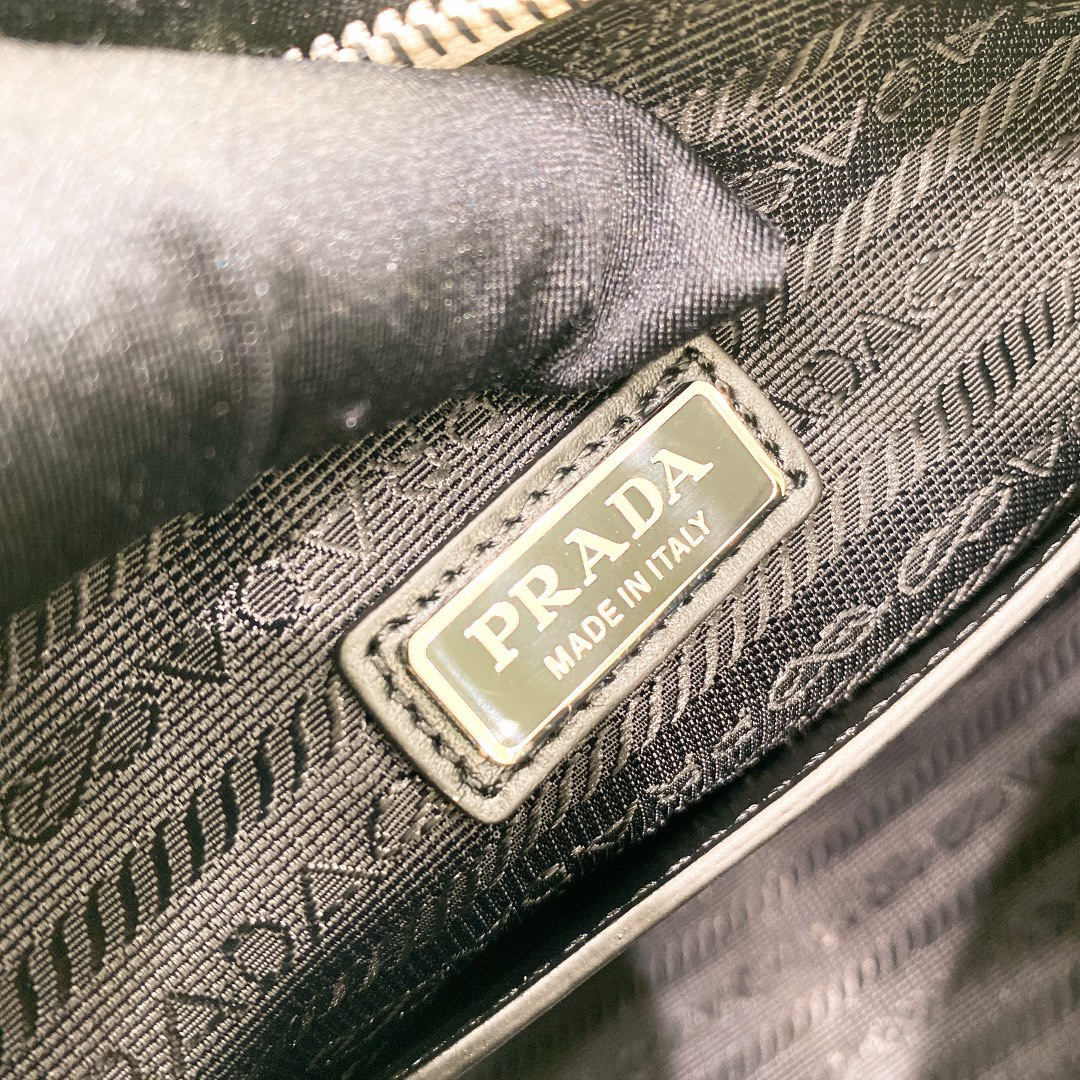 Prada Triangle Handbags 2VH155-28*18*11CM Prada Triangle Handbags 2VH155-28*18*11CM