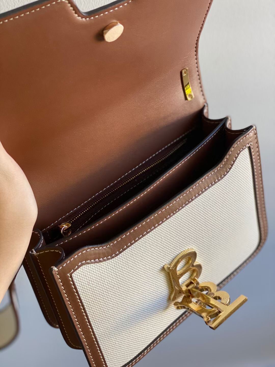 Burberry Small Quilted TB Bag-21*6*16CM