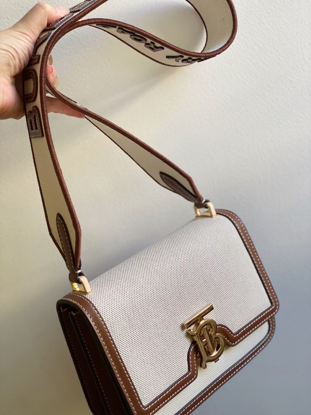 Burberry Small Quilted TB Bag-21*6*16CM