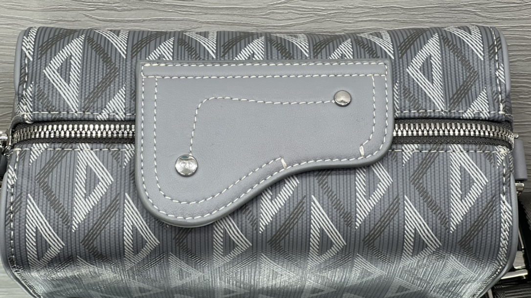 Diro Saddle Bag-25.5 x 20 x 6.5CM Diro Saddle Bag-25.5 x 20 x 6.5CM