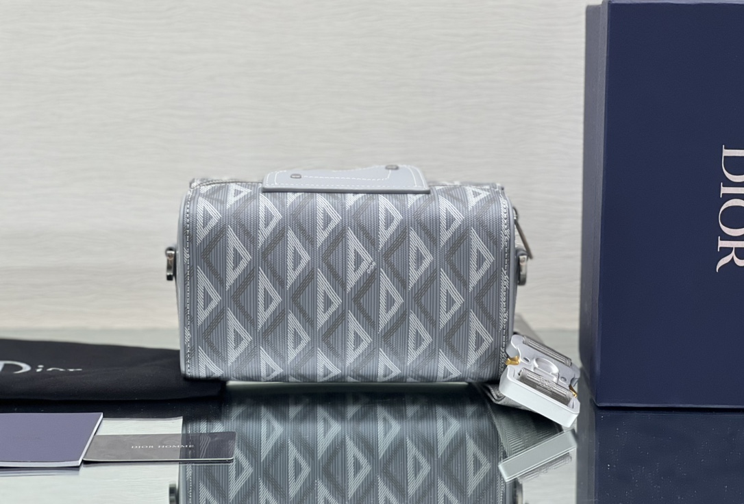 Diro Saddle Bag-25.5 x 20 x 6.5CM Diro Saddle Bag-25.5 x 20 x 6.5CM
