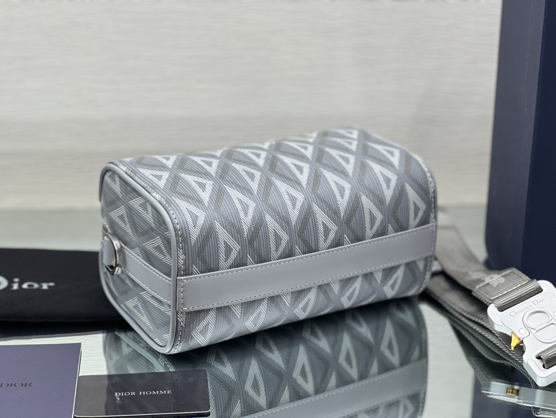 Diro Saddle Bag-25.5 x 20 x 6.5CM Diro Saddle Bag-25.5 x 20 x 6.5CM