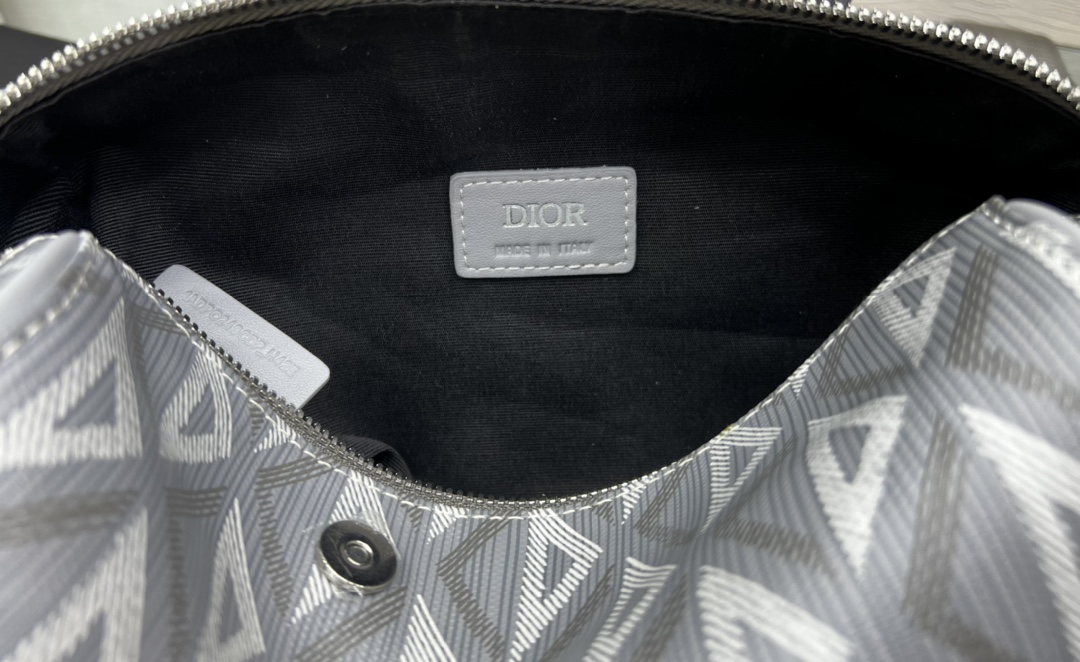 Diro Saddle Bag-25.5 x 20 x 6.5CM Diro Saddle Bag-25.5 x 20 x 6.5CM