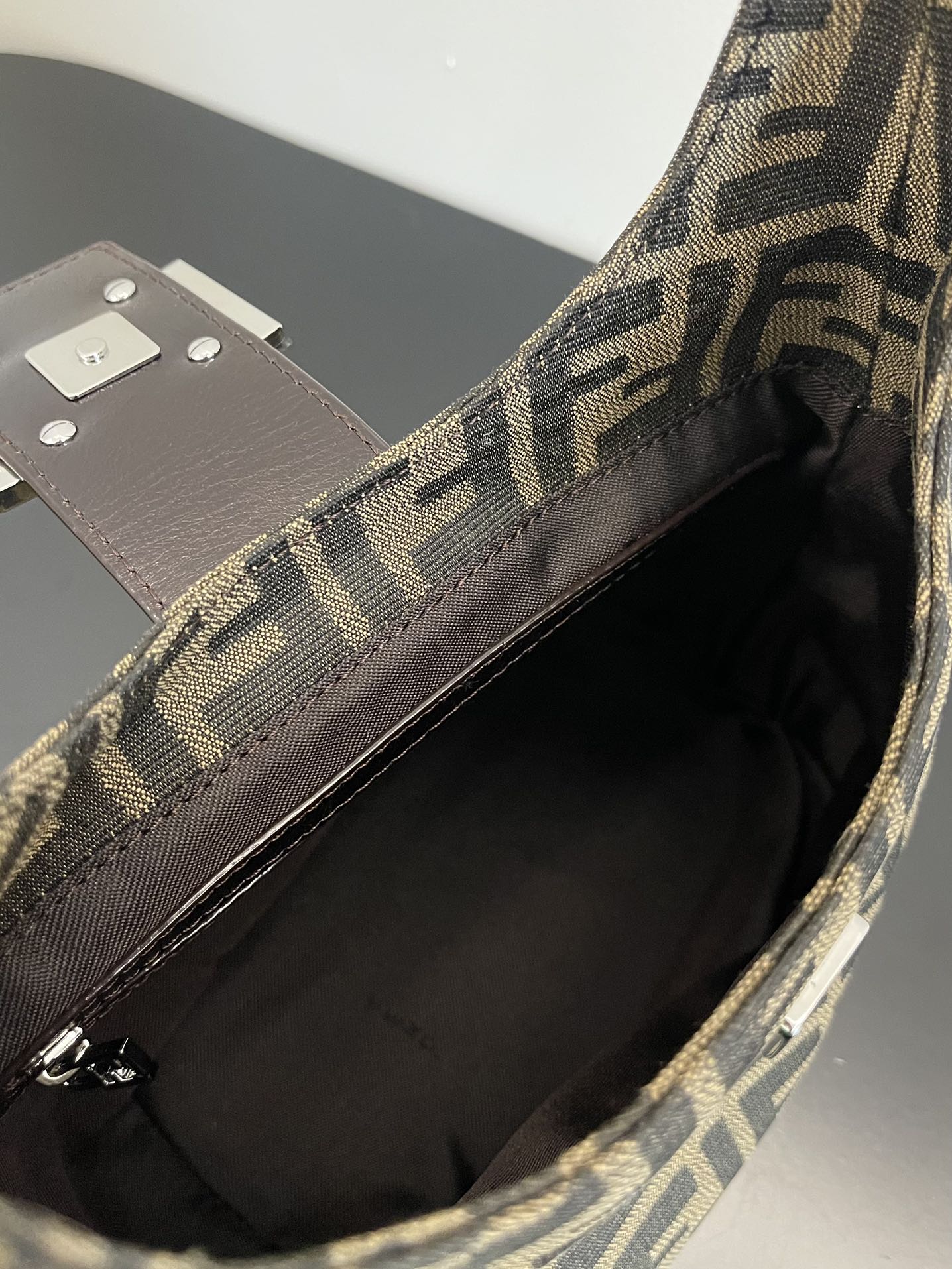 Fendi Vintage Handbags-19x15x14CM