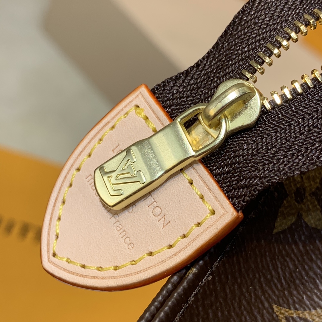 Louis Vuitton Toiletry Pouch -19* 15*6CM Louis Vuitton Toiletry Pouch -19* 15*6CM