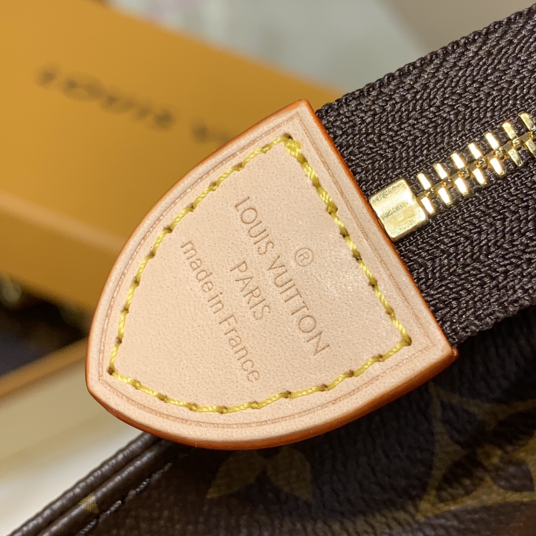 Louis Vuitton Toiletry Pouch -19* 15*6CM Louis Vuitton Toiletry Pouch -19* 15*6CM