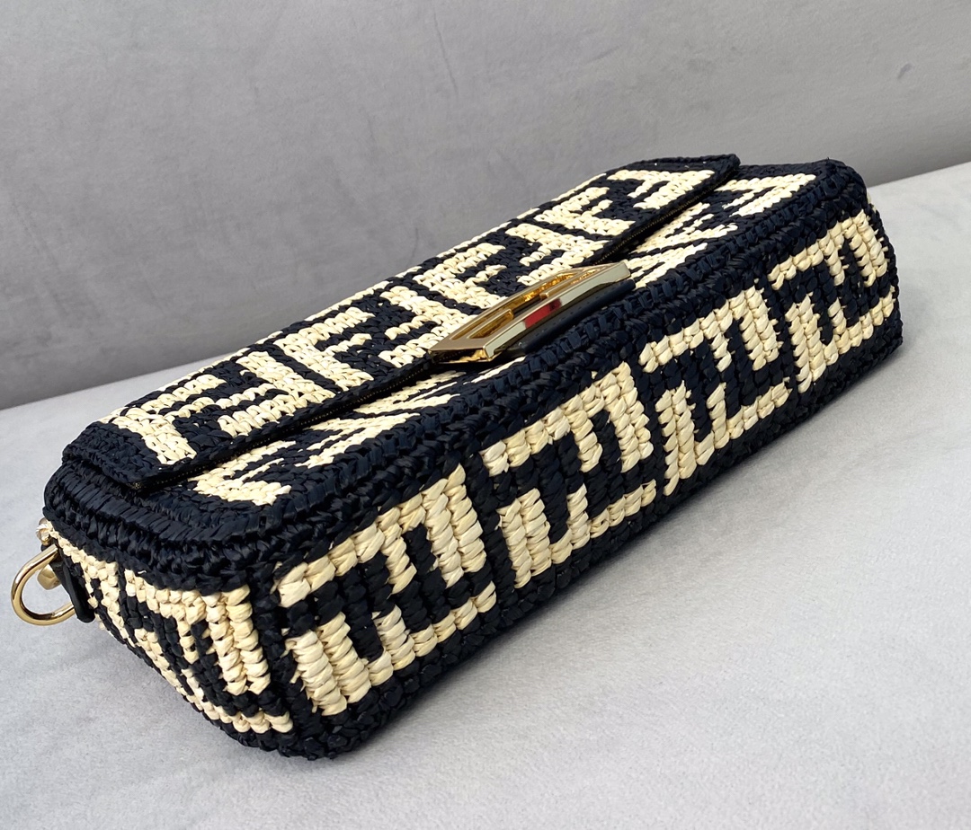 FendI Medium Baguette Bag-26x15x4CM