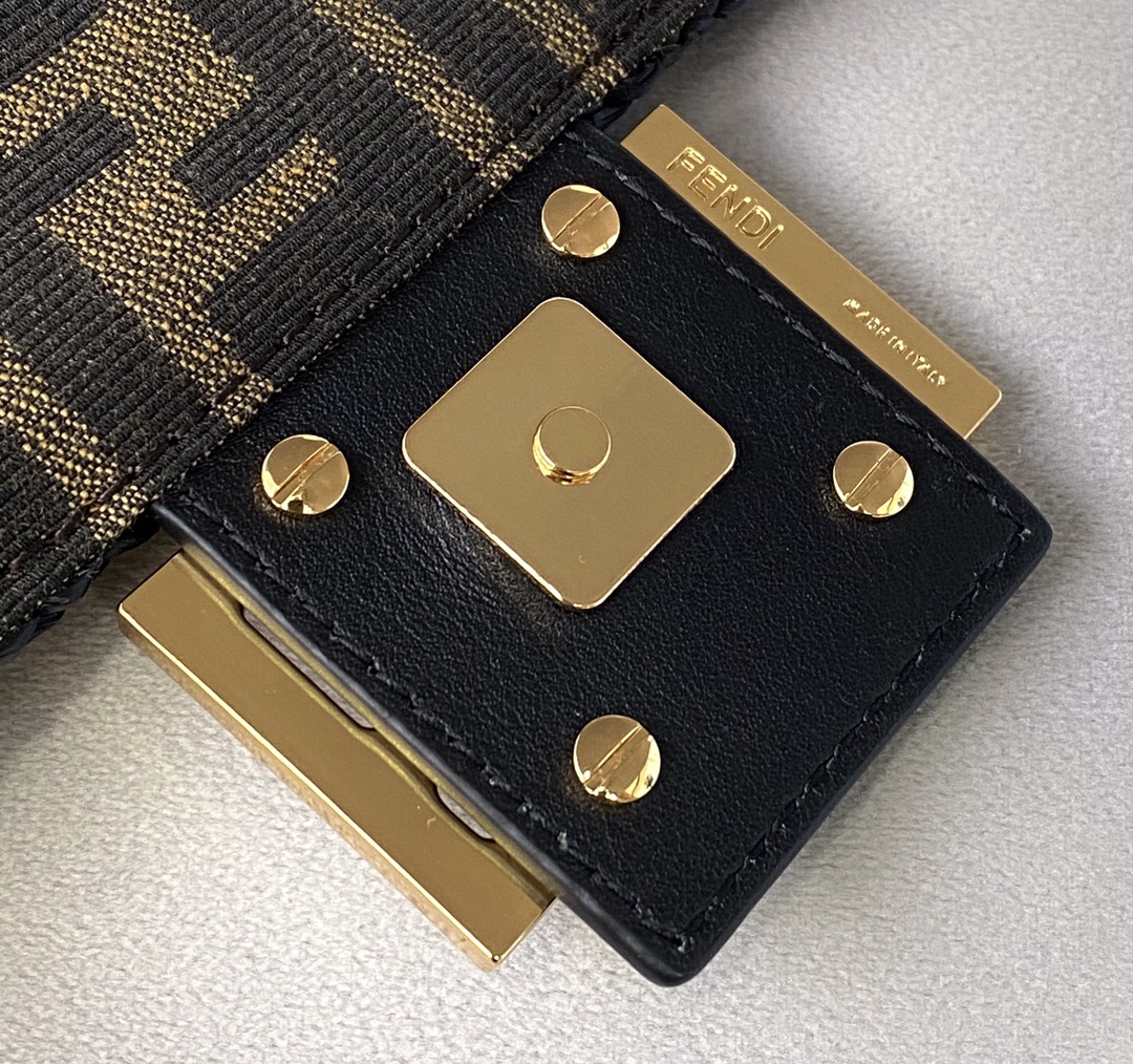 FendI Medium Baguette Bag-26x15x4CM