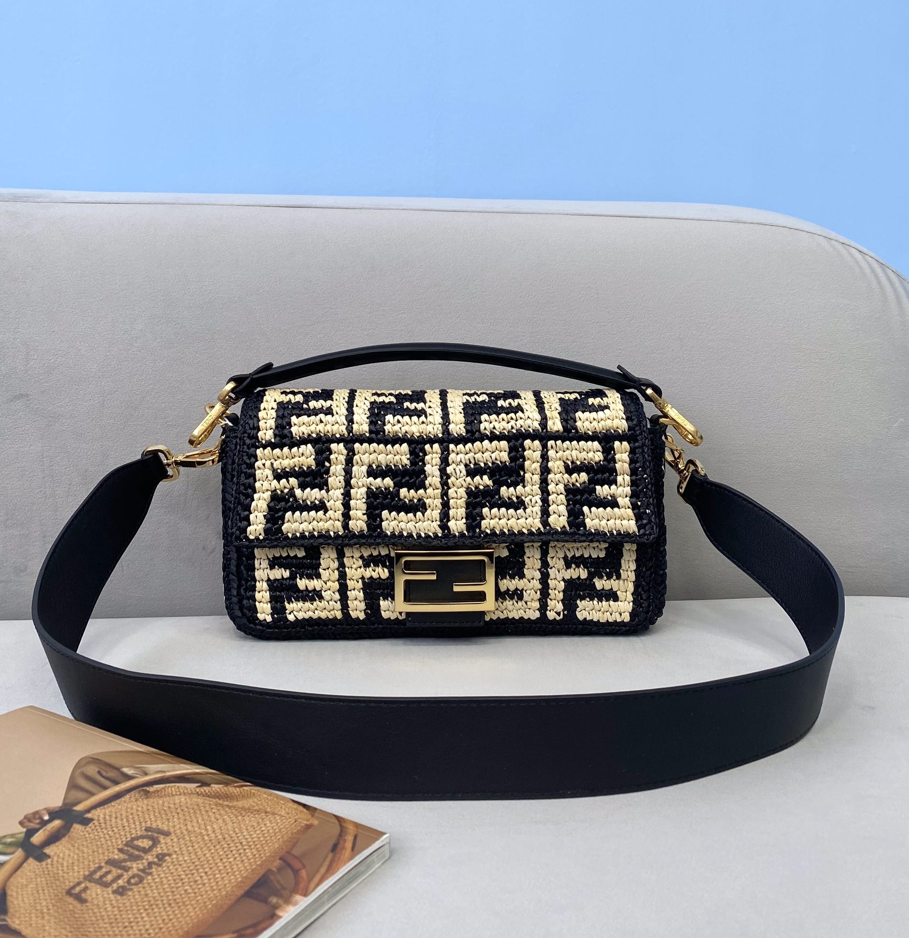 FendI Medium Baguette Bag-26x15x4CM