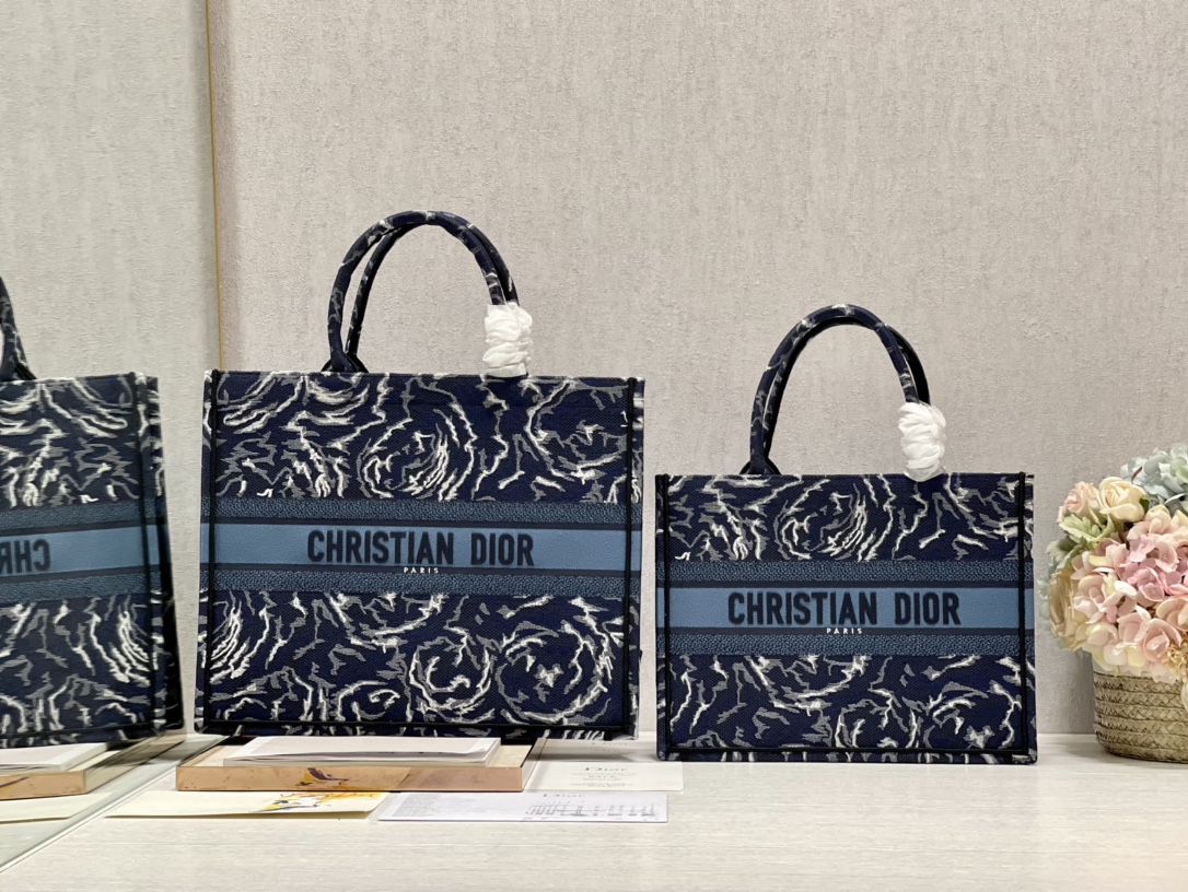 Diro Book Tote