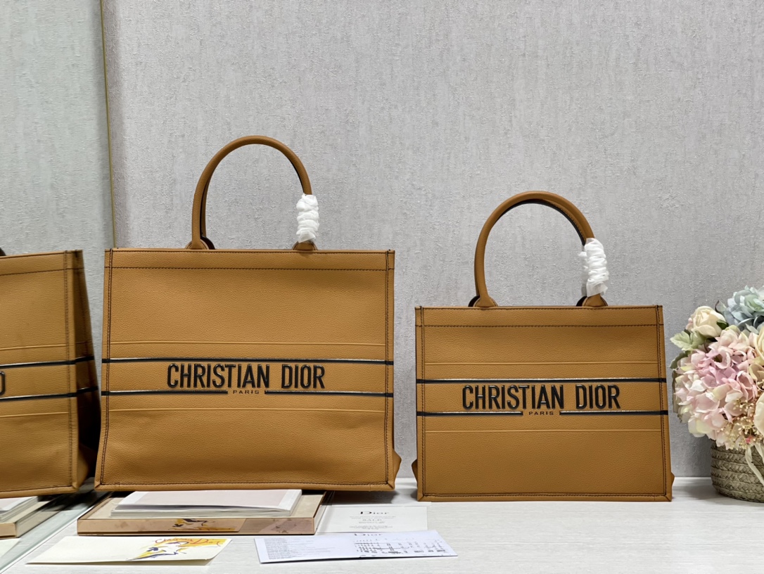 Diro Book Tote
