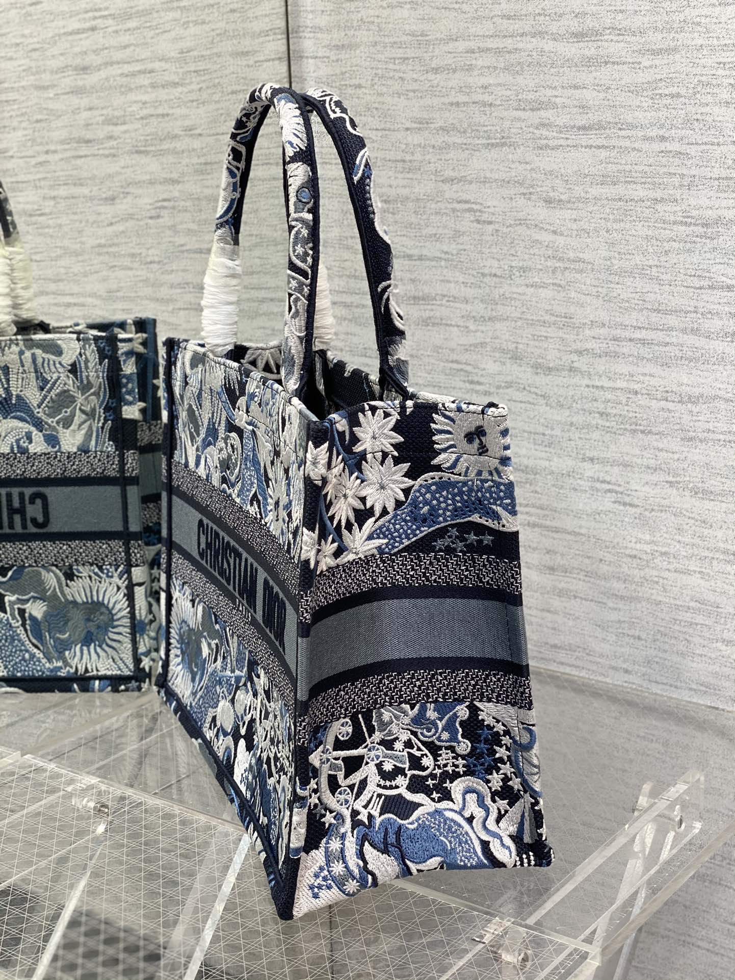Diro Small Book Tote-36.5CM