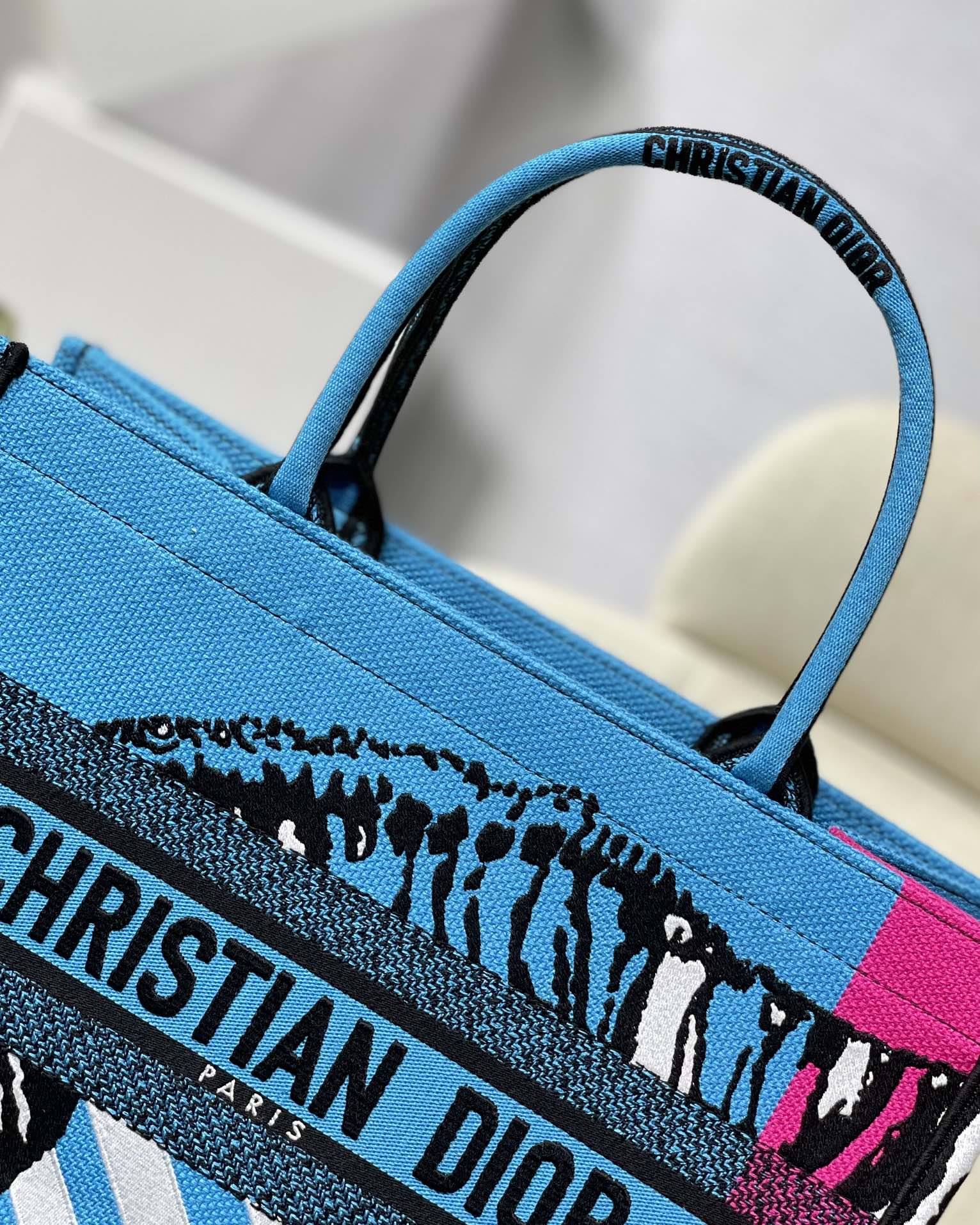 Diro Small Book Tote-36.5CM