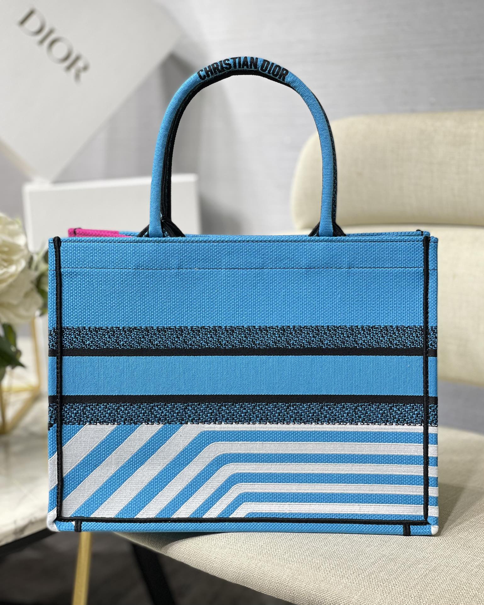 Diro Small Book Tote-36.5CM