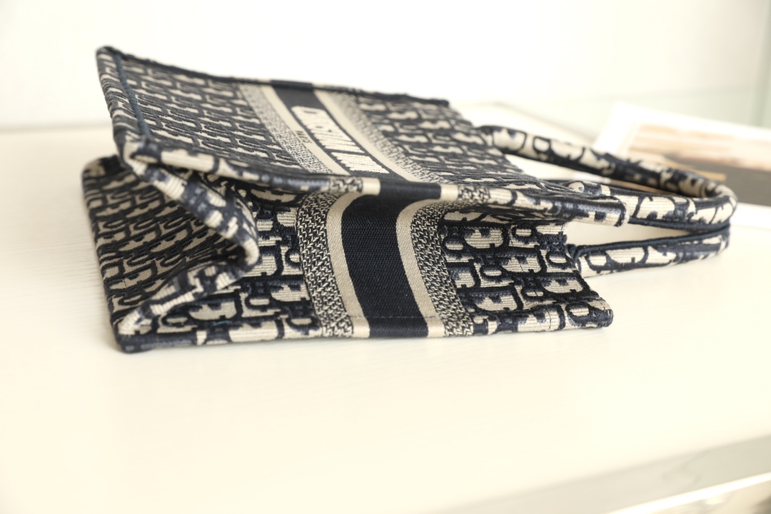 Diro Small Book Tote-26*8*22CM Diro Small Book Tote-26*8*22CM
