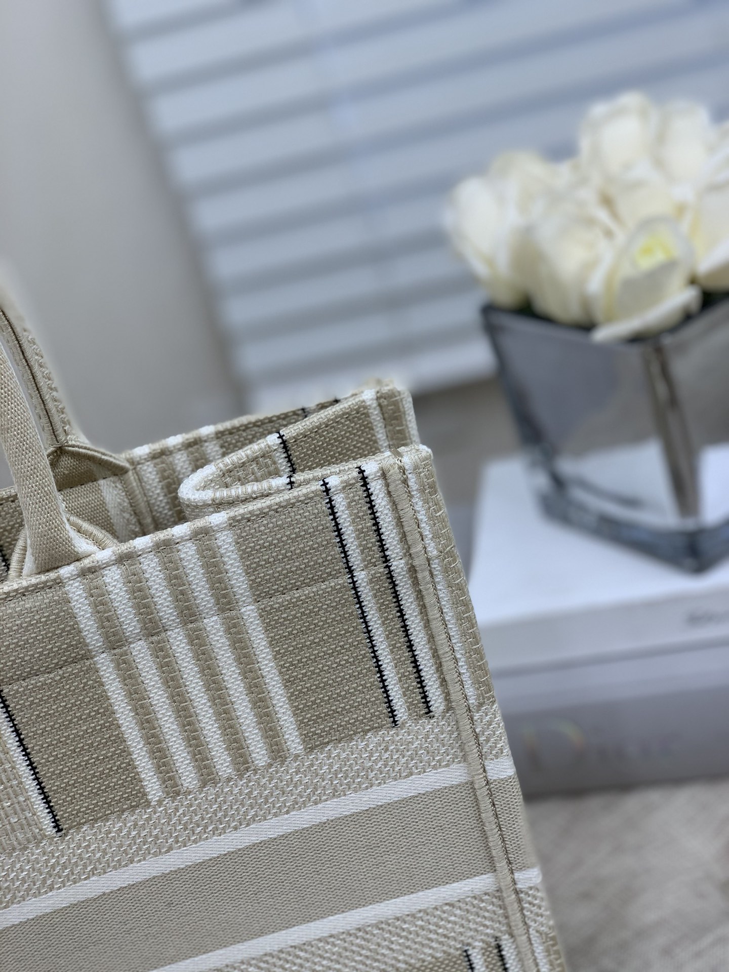 Diro Small Book Tote-36.5CM
