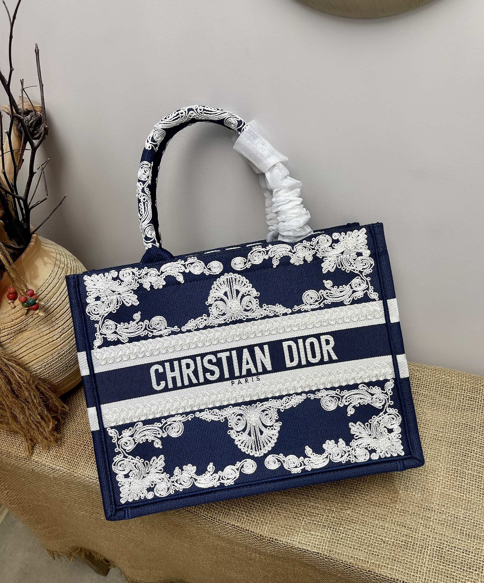 Diro Small Book Tote-36.5CM