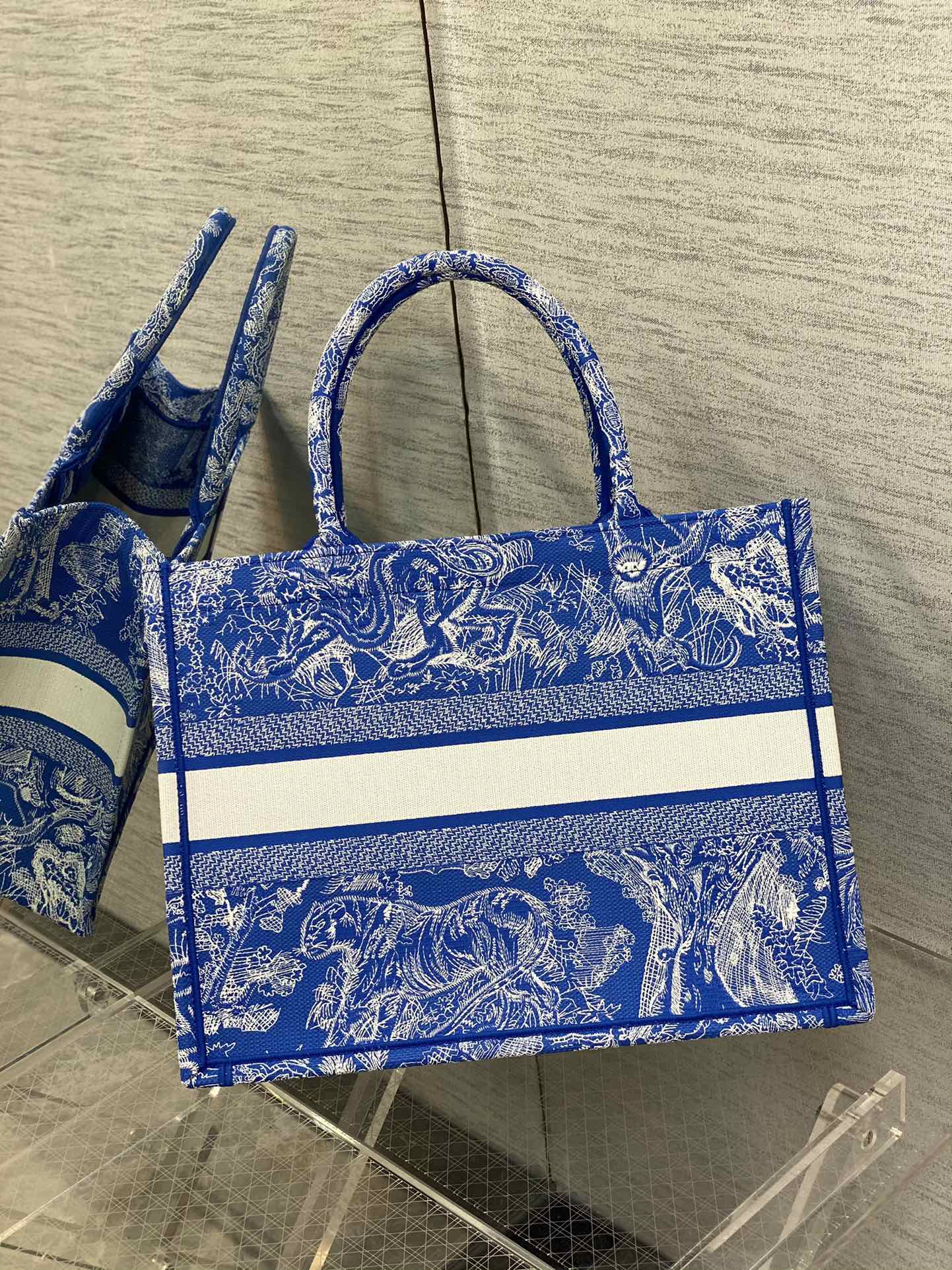 Diro Small Book Tote-36.5CM