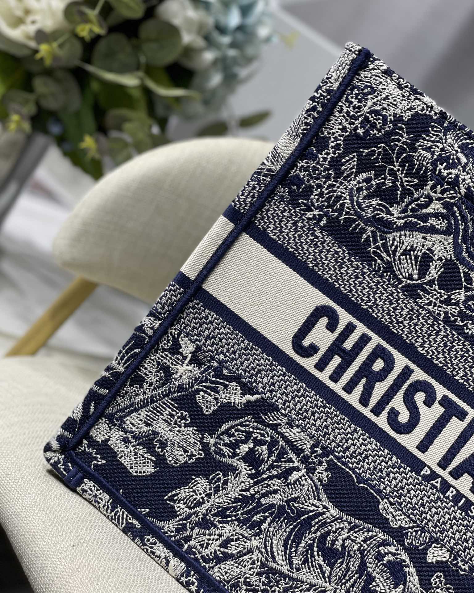 Diro Small Book Tote-36.5CM