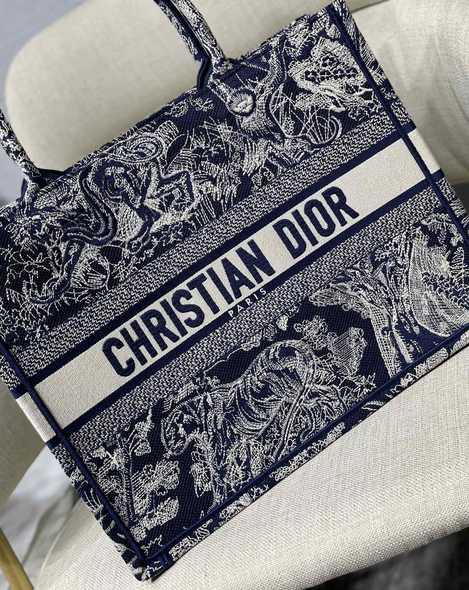 Diro Small Book Tote-36.5CM