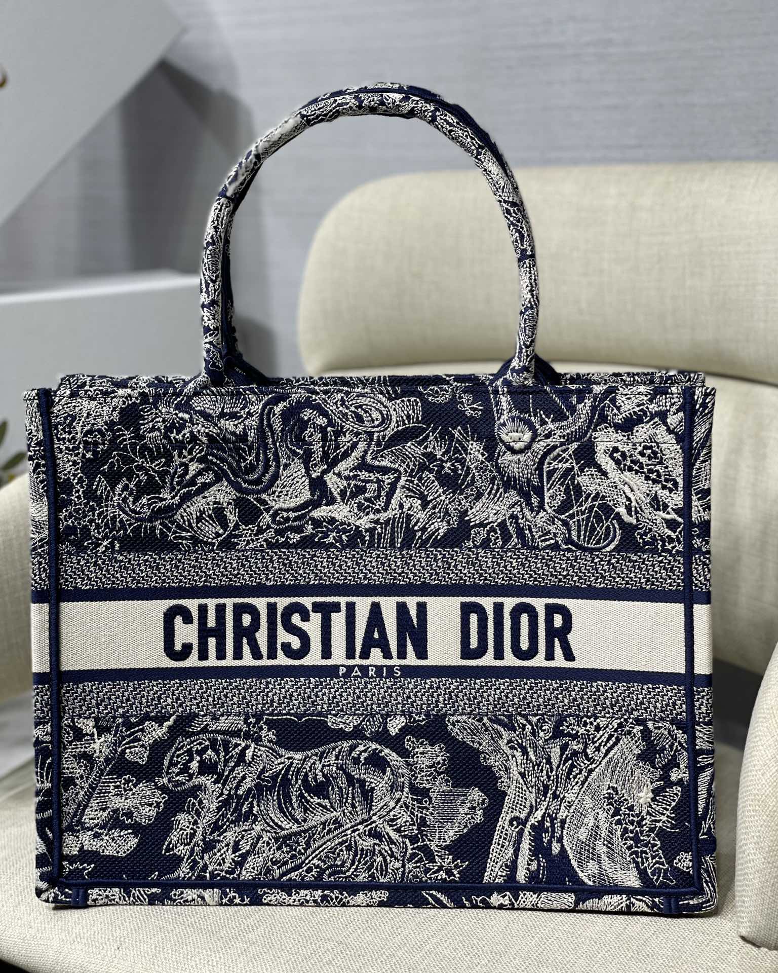 Diro Small Book Tote-36.5CM