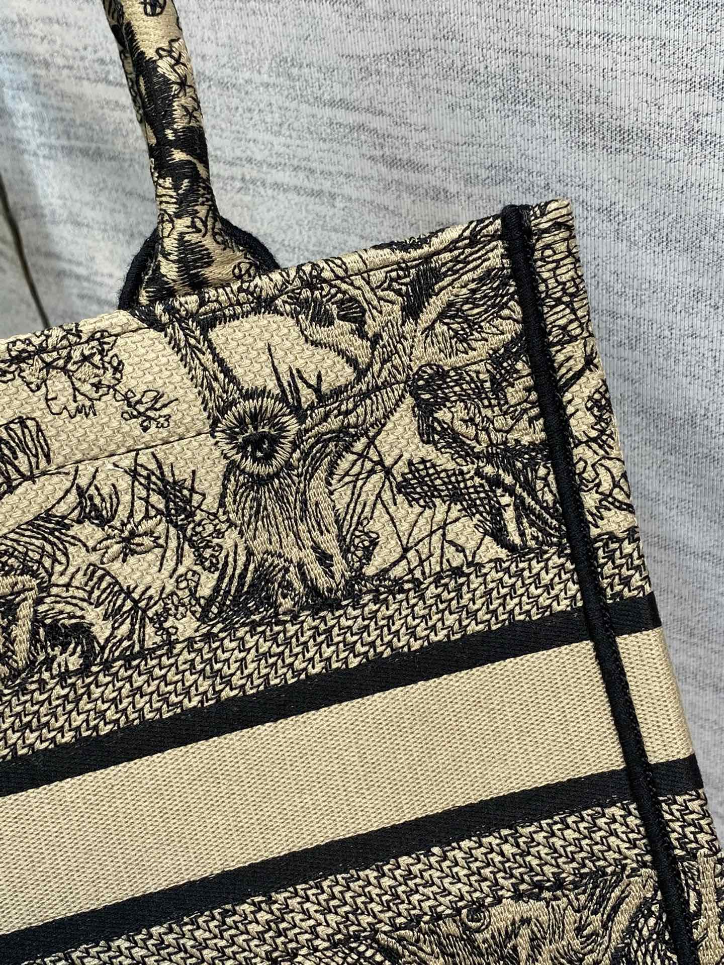 Diro Small Book Tote-26*8*22CM Diro Small Book Tote-26*8*22CM