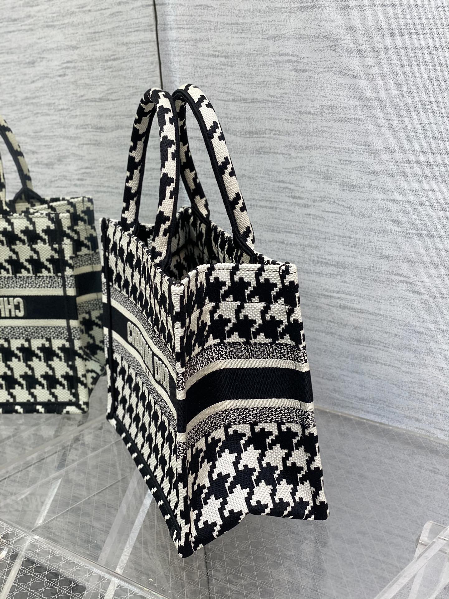 Diro Small Book Tote-26*8*22CM Diro Small Book Tote-26*8*22CM