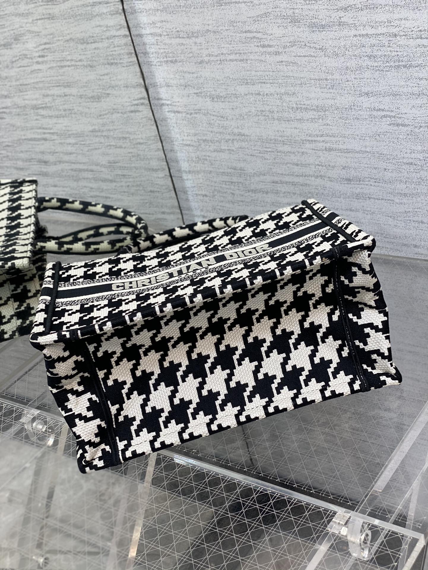 Diro Small Book Tote-26*8*22CM Diro Small Book Tote-26*8*22CM