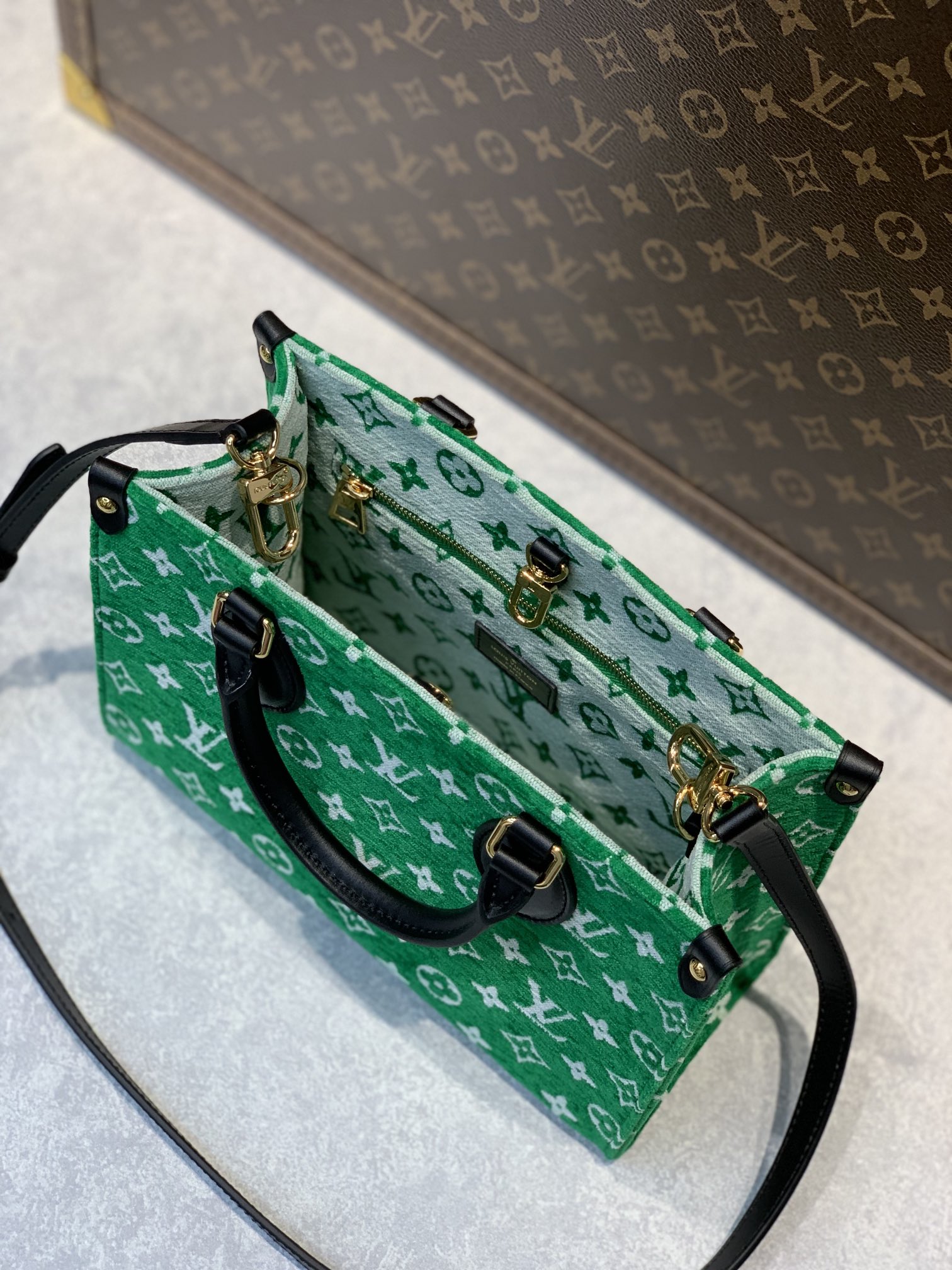 Louis Vuitton Onthego Handbag-25*19*11.5 CM