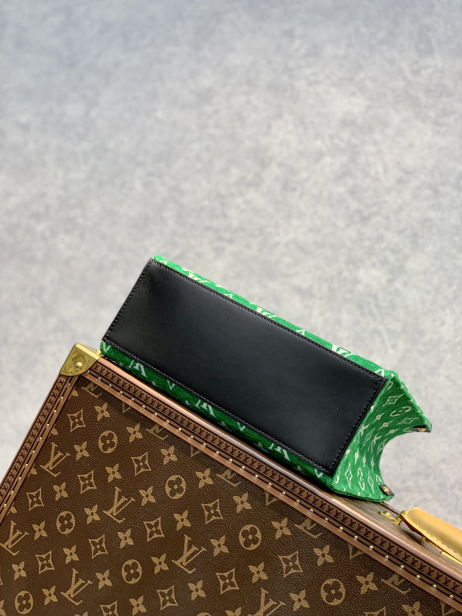Louis Vuitton Onthego Handbag-25*19*11.5 CM