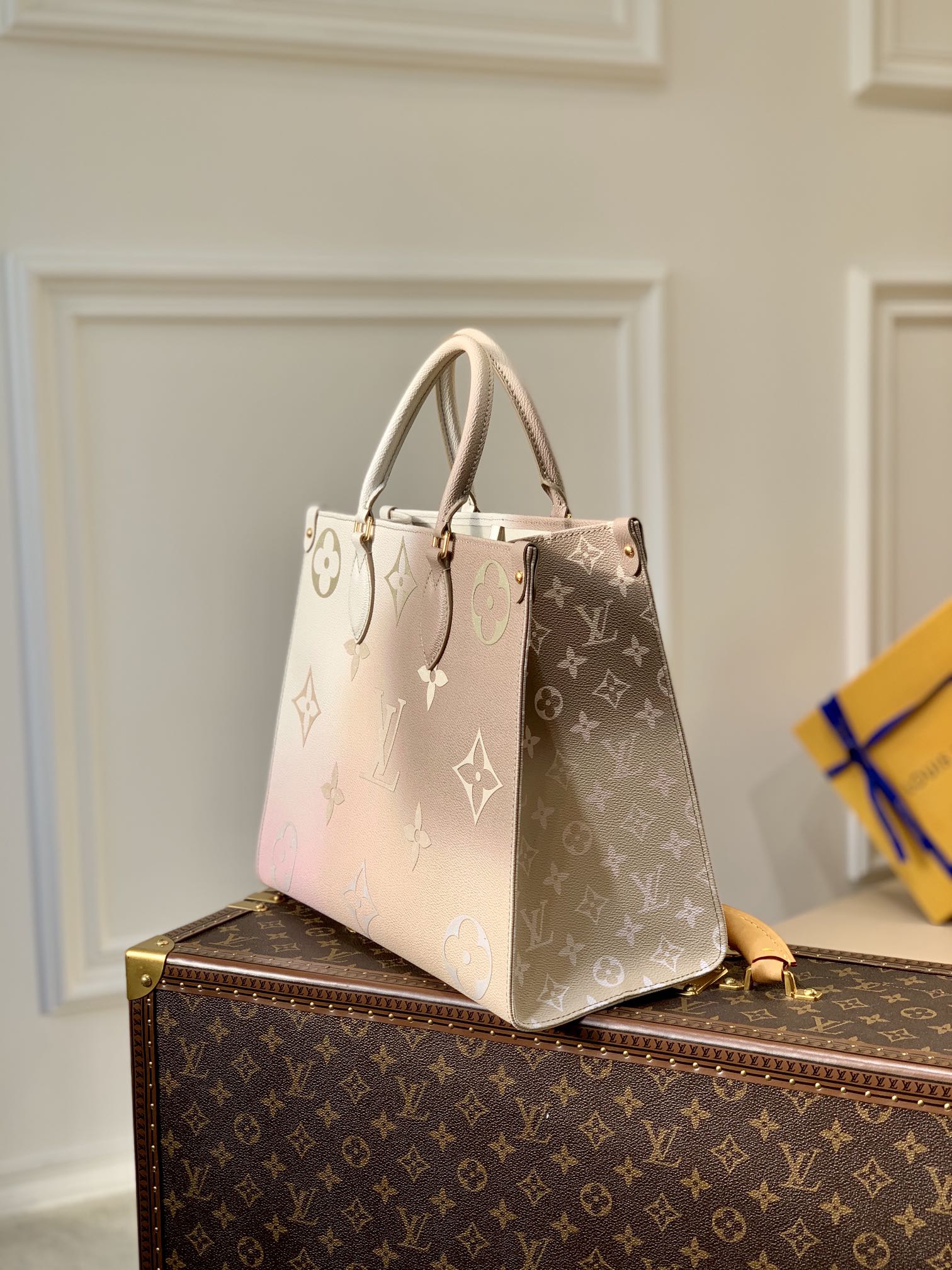 Louis Vuitton Onthego Handbag-25*19*11.5 CM