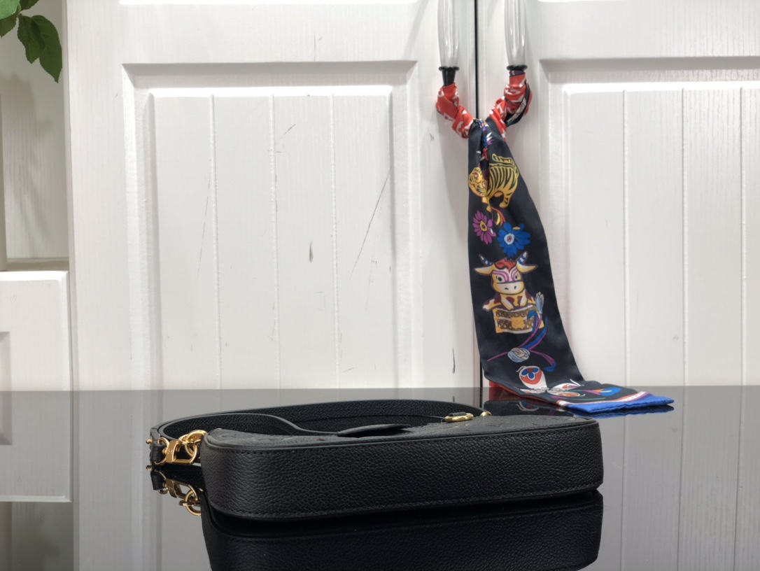 Louis Vuitton Easy Pouch On Strap-19×11.5x3CM