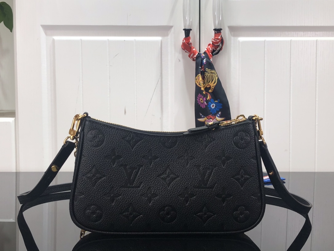 Louis Vuitton Easy Pouch On Strap-19×11.5x3CM