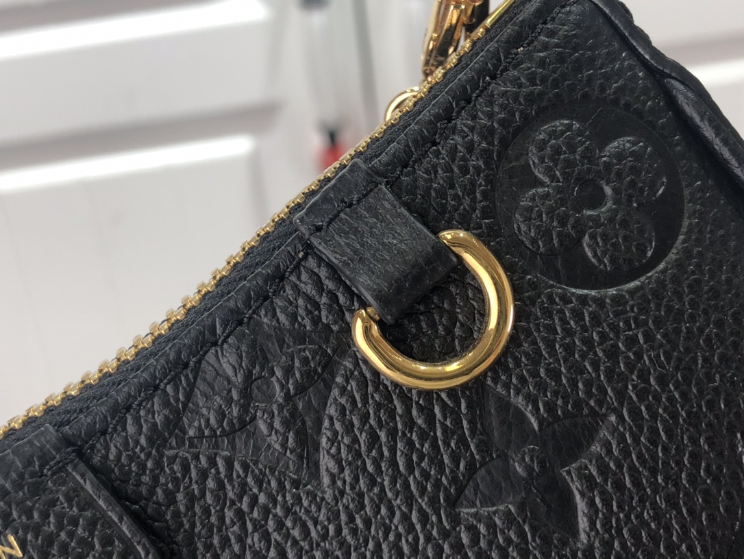 Louis Vuitton Easy Pouch On Strap-19×11.5x3CM