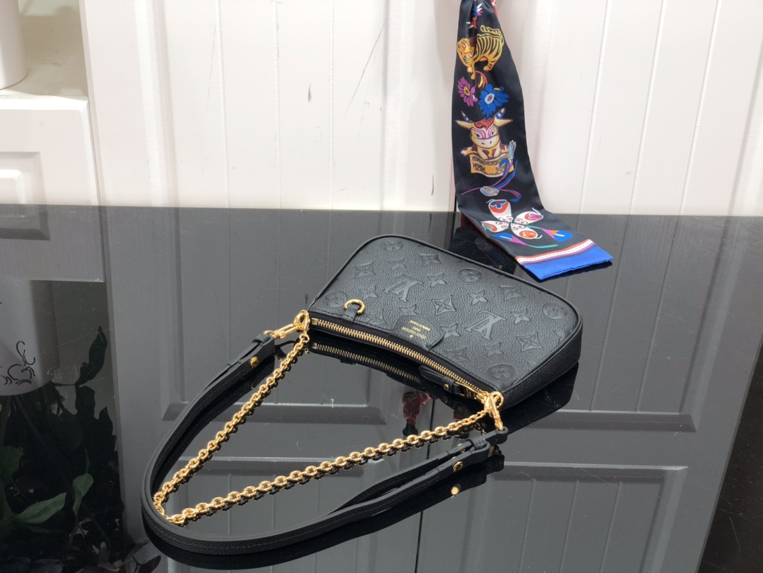Louis Vuitton Easy Pouch On Strap-19×11.5x3CM