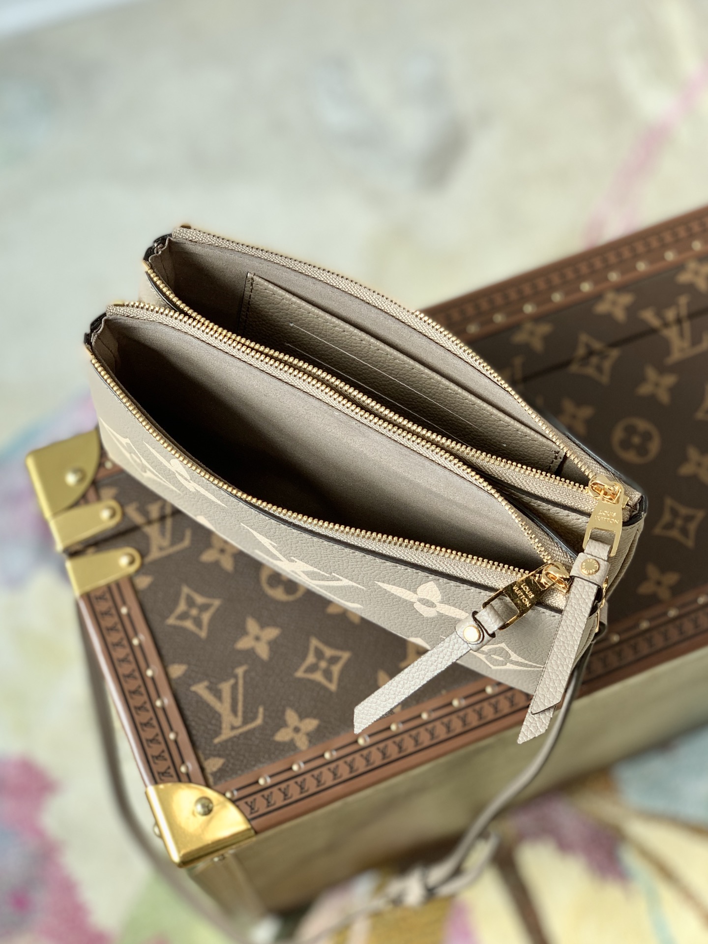 Louis Vuitton M80084 Pochette Double Zip Bag -20*12.5*3CM Louis Vuitton M80084 Pochette Double Zip Bag -20*12.5*3CM