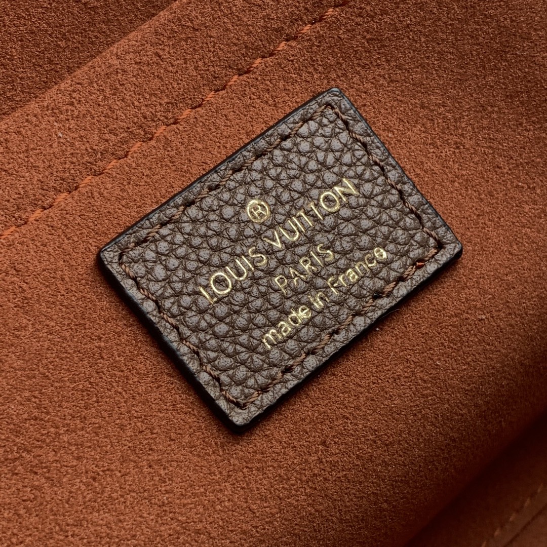 Louis Vuitton M58949 Mylockme BB-22.5 x 17.0 x 5.5CM Louis Vuitton M58949 Mylockme BB-22.5 x 17.0 x 5.5CM