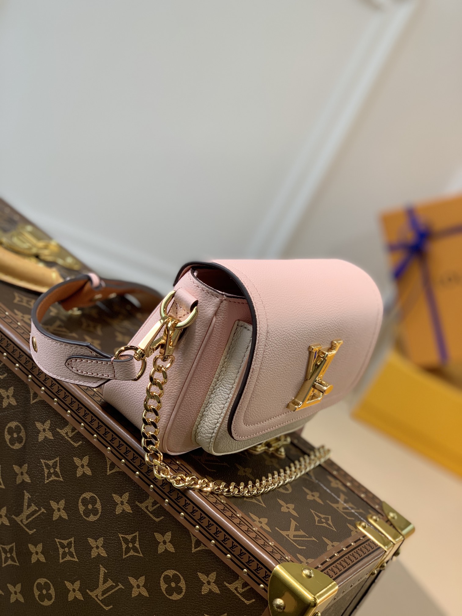 Louis Vuitton Lockme Tender Handbags PM- M58554-19*13*8CM Louis Vuitton Lockme Tender Handbags PM- M58554-19*13*8CM