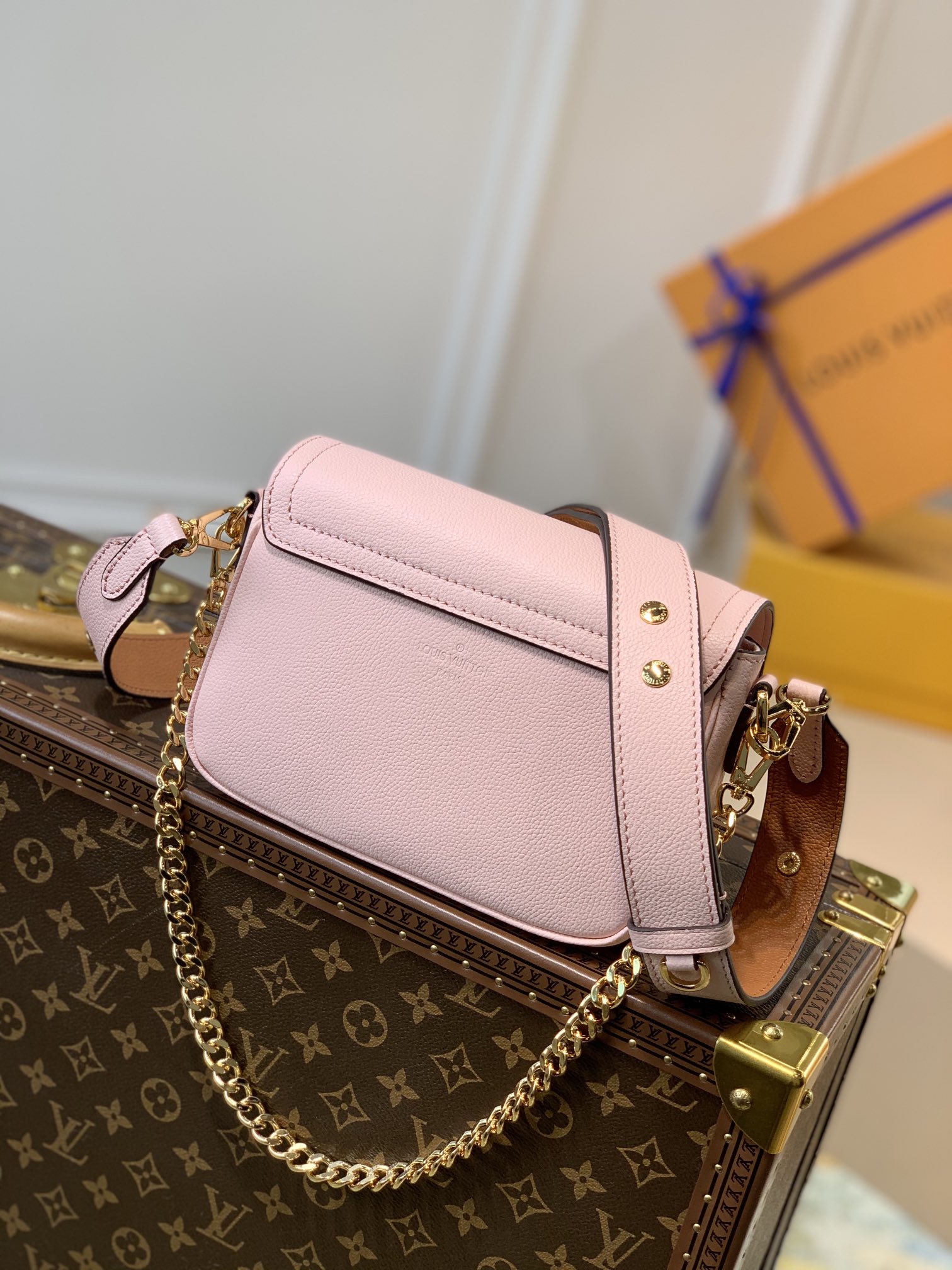 Louis Vuitton Lockme Tender Handbags PM- M58554-19*13*8CM Louis Vuitton Lockme Tender Handbags PM- M58554-19*13*8CM
