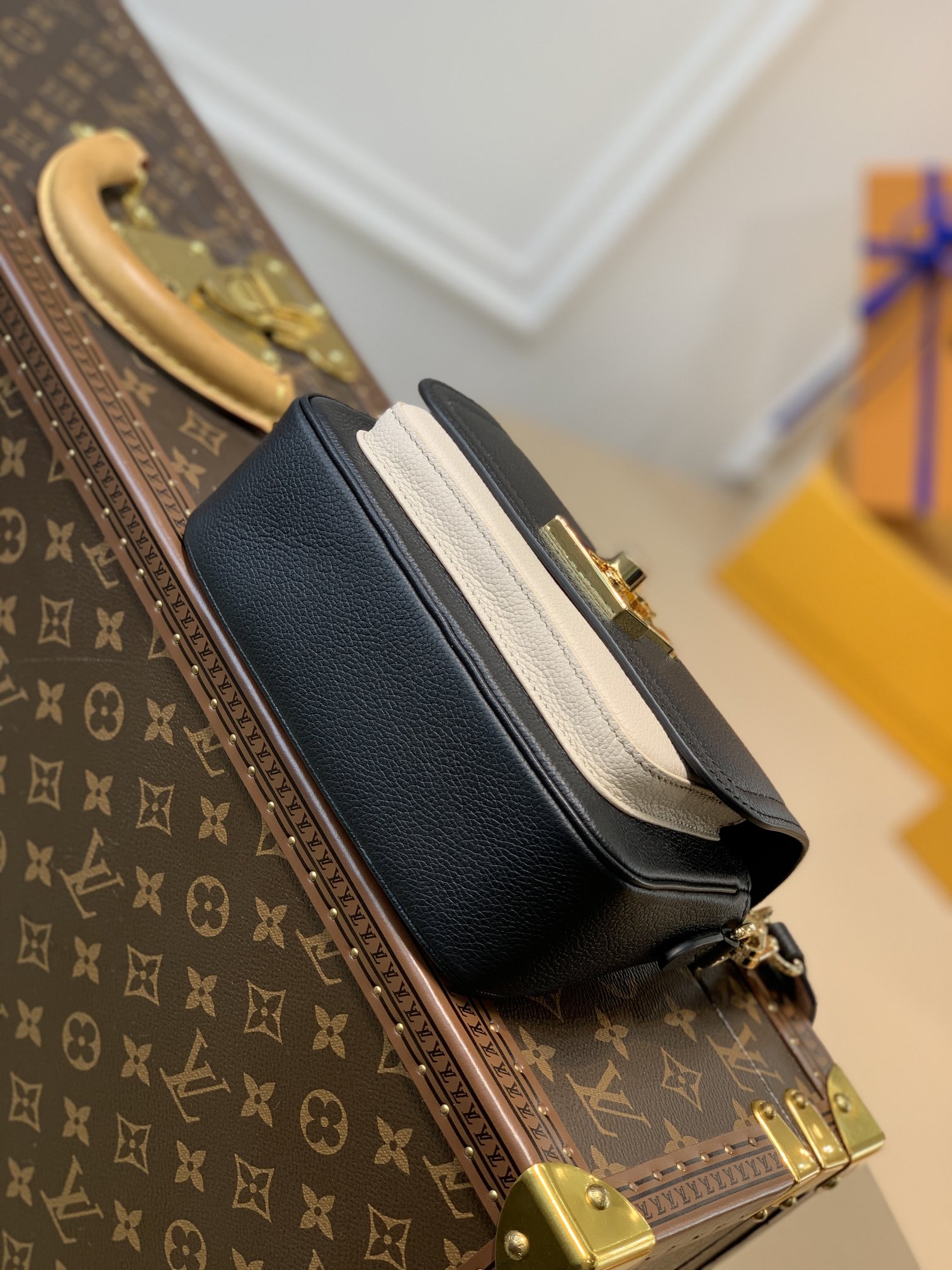 Louis Vuitton Lockme Tender Handbags PM- M58554-19*13*8CM Louis Vuitton Lockme Tender Handbags PM- M58554-19*13*8CM