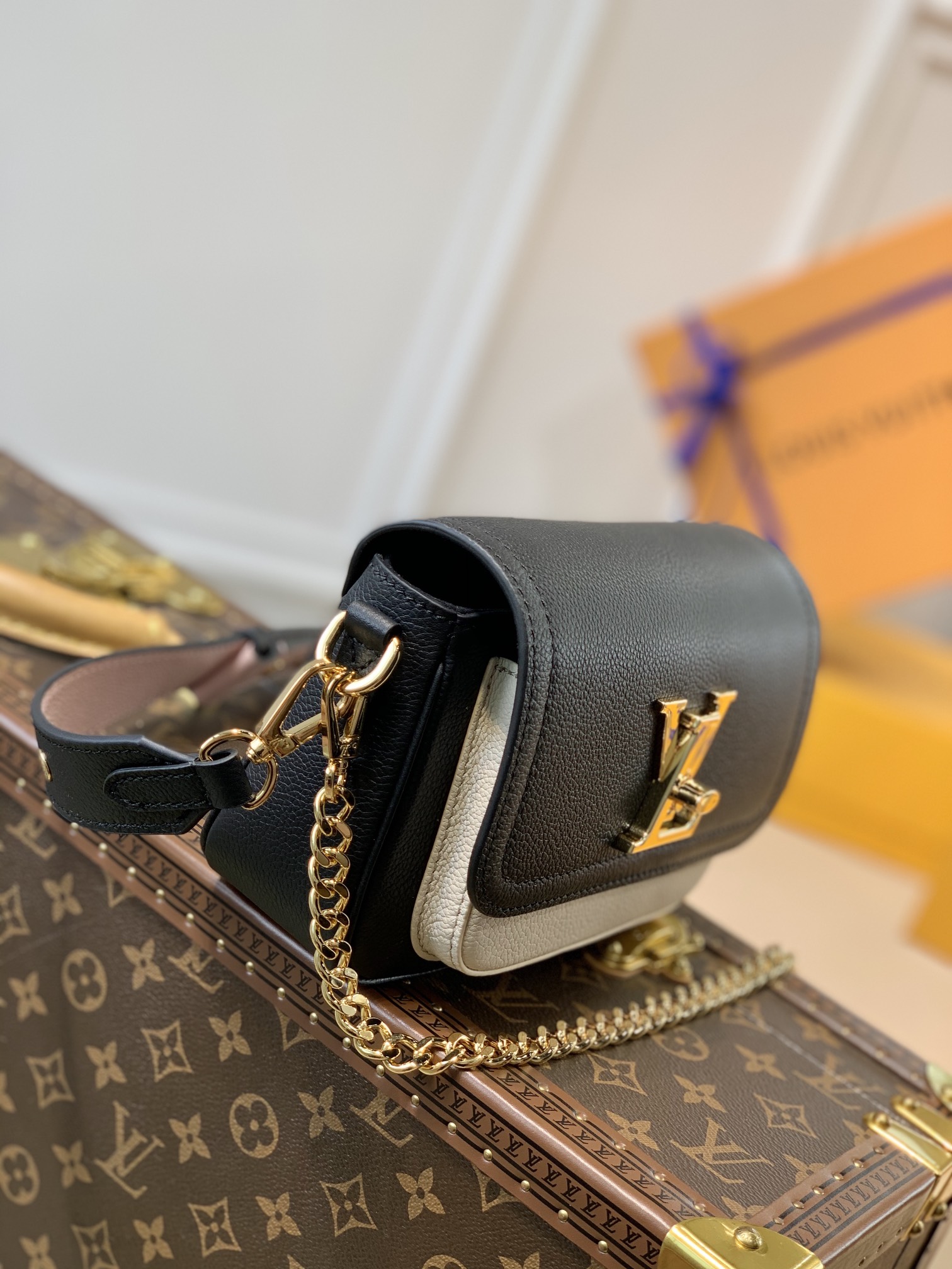 Louis Vuitton Lockme Tender Handbags PM- M58554-19*13*8CM Louis Vuitton Lockme Tender Handbags PM- M58554-19*13*8CM