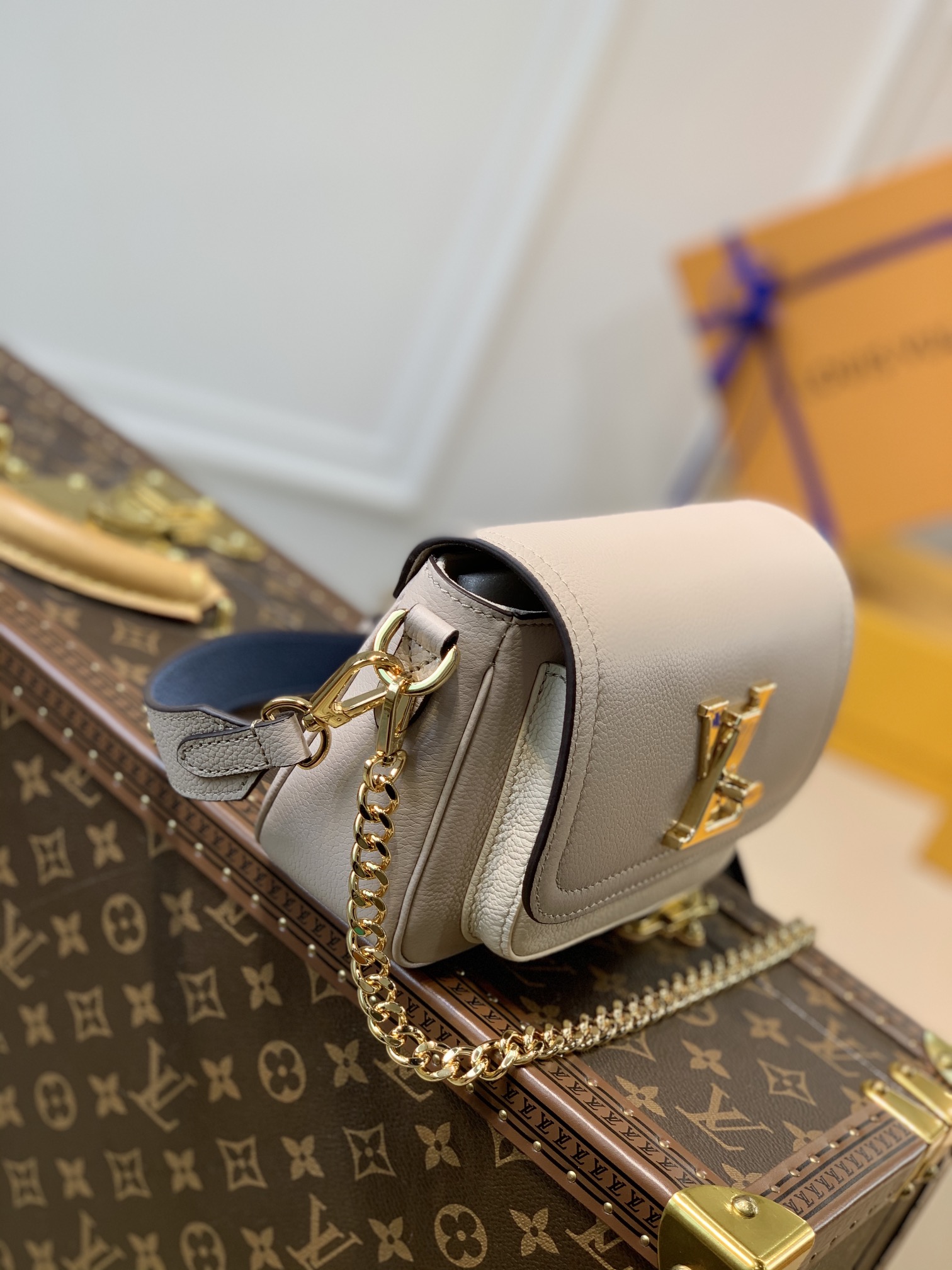 Louis Vuitton Lockme Tender Handbags PM- M58554-19*13*8CM Louis Vuitton Lockme Tender Handbags PM- M58554-19*13*8CM