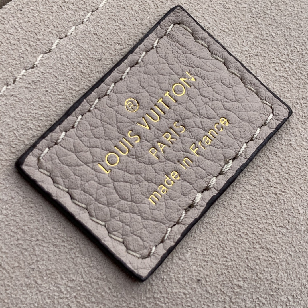 Louis Vuitton Lockme Tender Handbags PM- M58554-19*13*8CM Louis Vuitton Lockme Tender Handbags PM- M58554-19*13*8CM