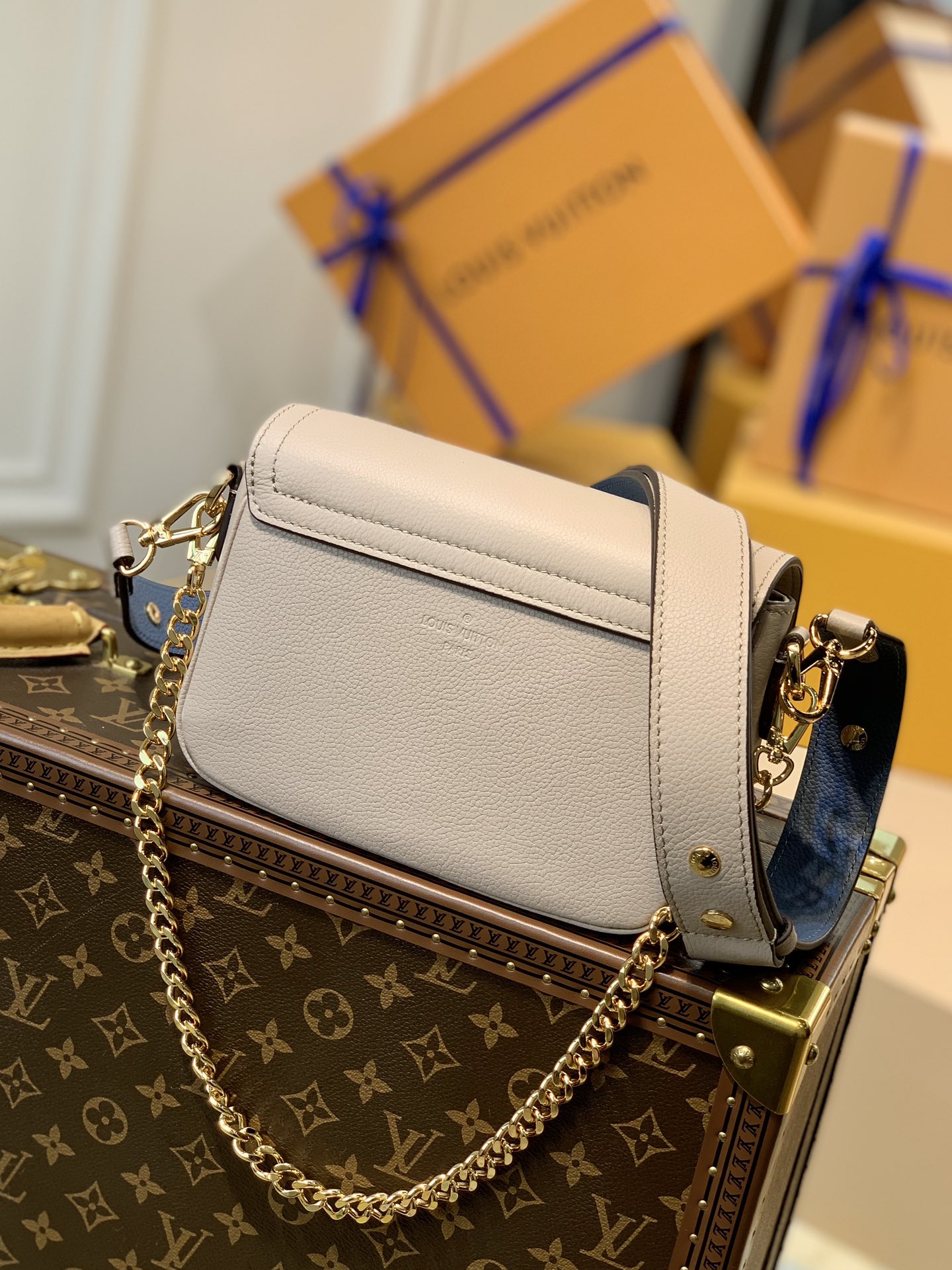 Louis Vuitton Lockme Tender Handbags PM- M58554-19*13*8CM Louis Vuitton Lockme Tender Handbags PM- M58554-19*13*8CM