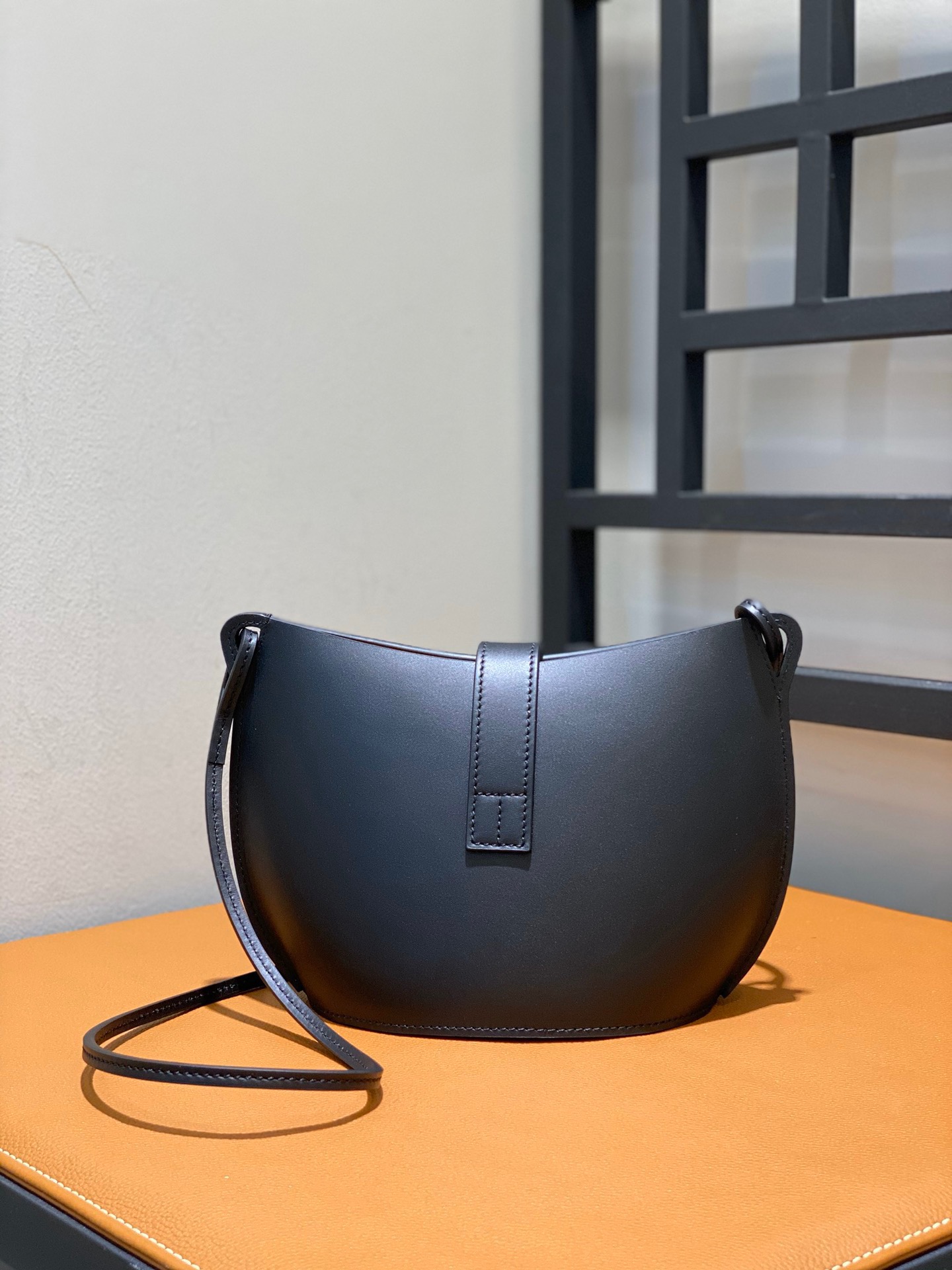 Lowee Moulded Bucket Bag-24*16*12CM