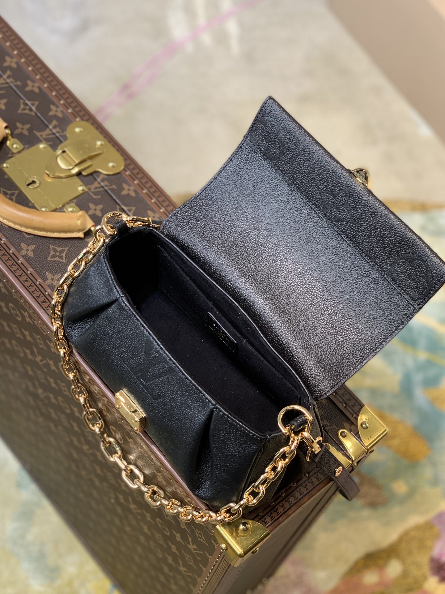 Louis Vuitton Favorite M45819-24 x 14 x 9CM Louis Vuitton Favorite M45819-24 x 14 x 9CM