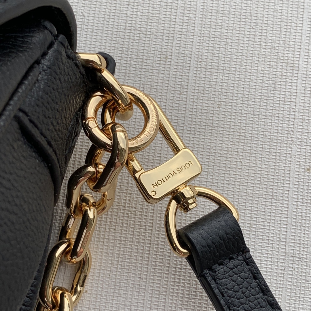 Louis Vuitton Favorite M45819-24 x 14 x 9CM